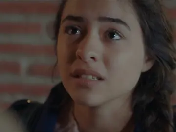 Beste trata de detener a Cennet contándole toda la verdad a Selim Beste trata de detener a Cennet contándole toda la verdad a Selim