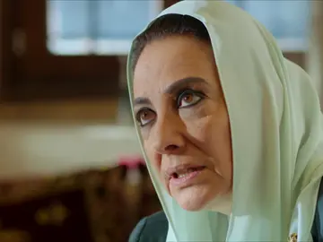 Azize no tiene piedad con Reyyan: "Eres débil porque quieres a un hombre que te hizo cosas horribles" Azize no tiene piedad con Reyyan: "Eres débil porque quieres a un hombre que te hizo cosas horribles"