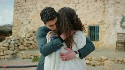 Miran y Hazar consiguen encontrar a Reyyan Miran y Hazar consiguen encontrar a Reyyan