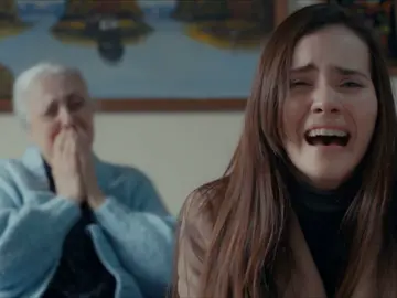 La pregunta que Cennet no quiere hacer: "¿Acaso no eres mi abuela?" La pregunta que Cennet no quiere hacer: "¿Acaso no eres mi abuela?"