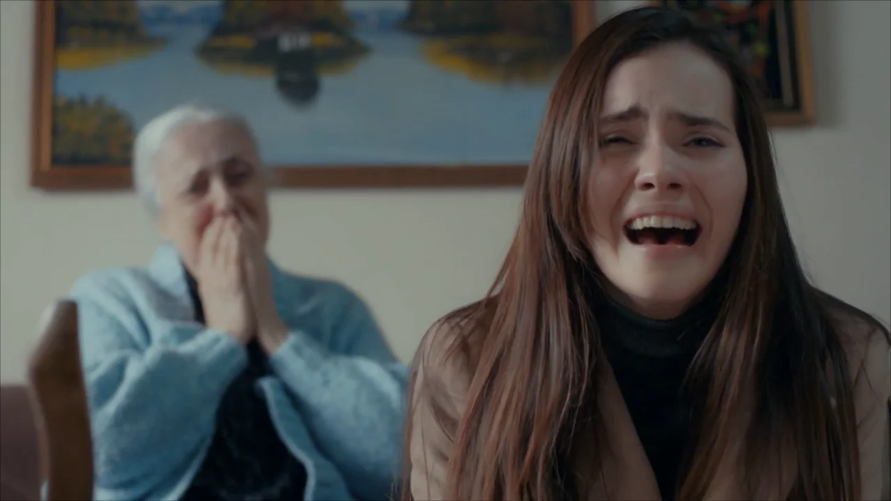 La pregunta que Cennet no quiere hacer: "¿Acaso no eres mi abuela?" La pregunta que Cennet no quiere hacer: "¿Acaso no eres mi abuela?"