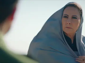 Azize y Aslan se reúnen en secreto: "¿Por qué me separaste de mi familia?" Azize y Aslan se reúnen en secreto: "¿Por qué me separaste de mi familia?"