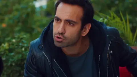 Cemal declara abiertamente la guerra a Demir: “Candan está buenísima” 'Mi hija'