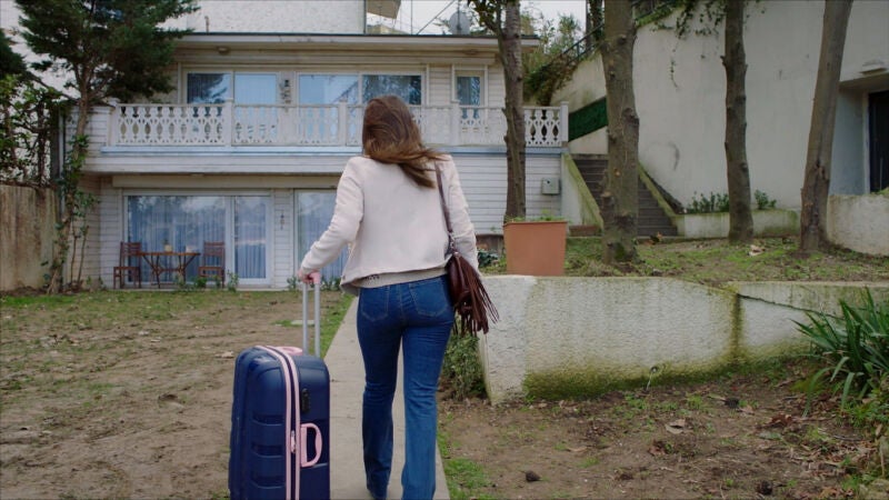 Ha llegado el día. Cemre abandona la mansión Karaçay