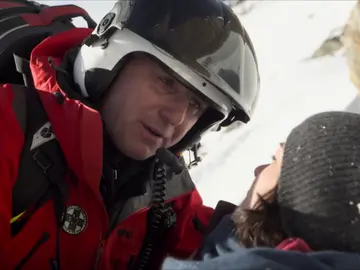 El Dr. Gruber se convierte en un auténtico rescatador en Los Alpes El Dr. Gruber se convierte en un auténtico rescatador en Los Alpes