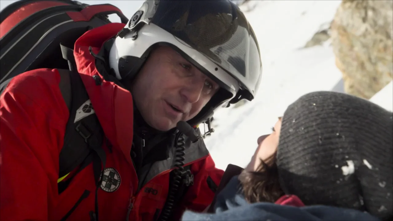 El Dr. Gruber se convierte en un auténtico rescatador en Los Alpes El Dr. Gruber se convierte en un auténtico rescatador en Los Alpes