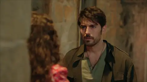 "Casémonos": Aslan le pide la mano a Reyyan con un claro propósito "Casémonos": Aslan le pide la mano a Reyyan con un claro propósito