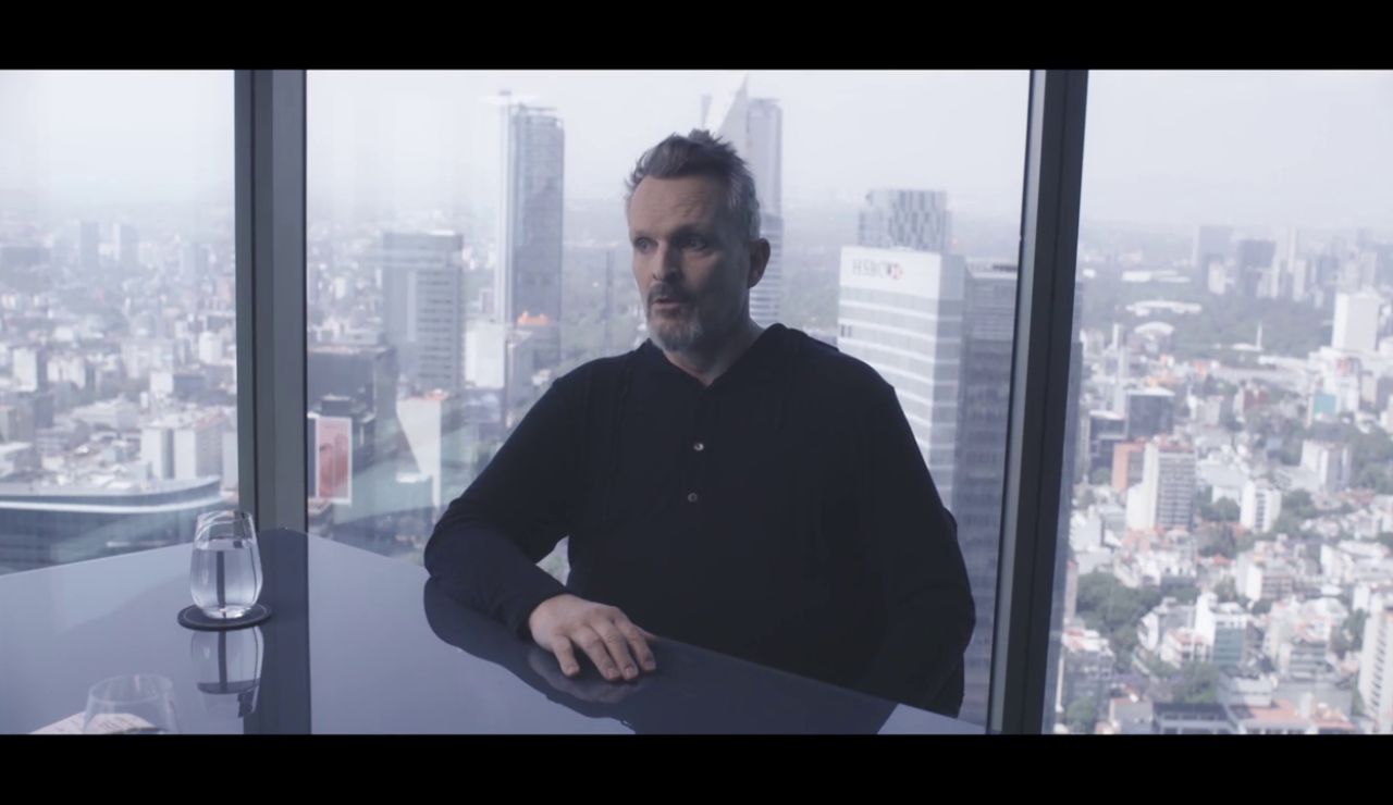 Miguel Bosé explica lo que hay detrás de su polémica relación con su expareja y los hijos: "No es una familia, sino un acuerdo"