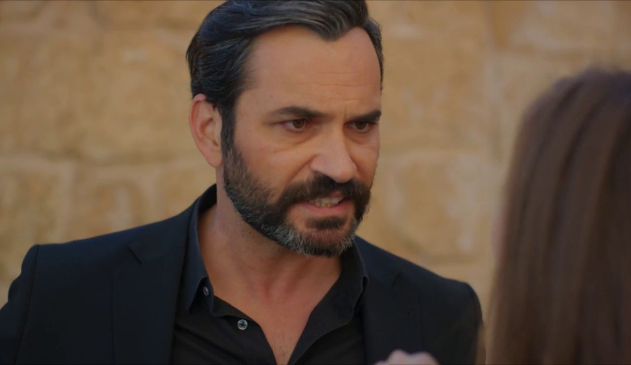 Cihan se venga de Gonül: "Irás a ver a tu abuela y le dirás que has matado a Miran" Cihan se venga de Gonül: "Irás a ver a tu abuela y le dirás que has matado a Miran"