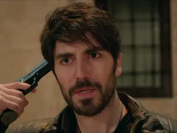 Aslan amenaza con quitarse la vida delante de su familia  Aslan amenaza con quitarse la vida delante de su familia