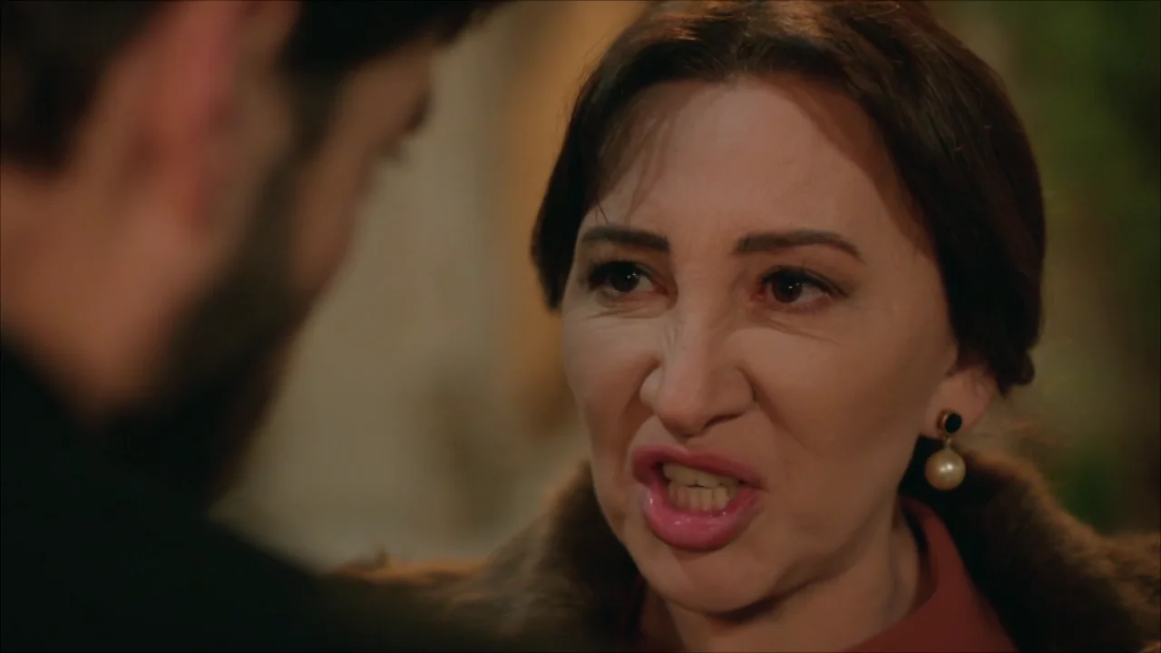 "Miran, eres hijo de Hazar": Fusun Aslanbey cuenta la verdad "Miran, eres hijo de Hazar": Fusun Aslanbey cuenta la verdad