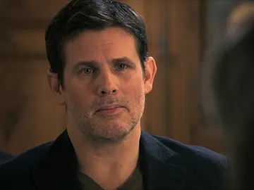 Laurence quiere llevarse a Mia Laurence quiere llevarse a Mia