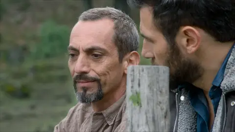 Vicente, hermano de Carolina Caer en tentación