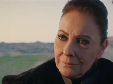 Azize revela su verdadera identidad: "Soy Ayse" Azize revela su verdadera identidad: "Soy Ayse"