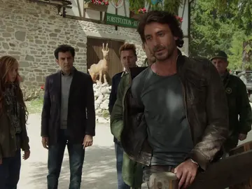 Francesco es detenido en su primer día de trabajo Francesco es detenido en su primer día de trabajo