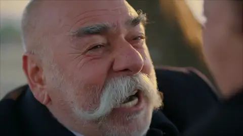 "Hazar es tu hijo, Azize": Nasuh confiesa la verdad "Hazar es tu hijo, Azize": Nasuh confiesa la verdad