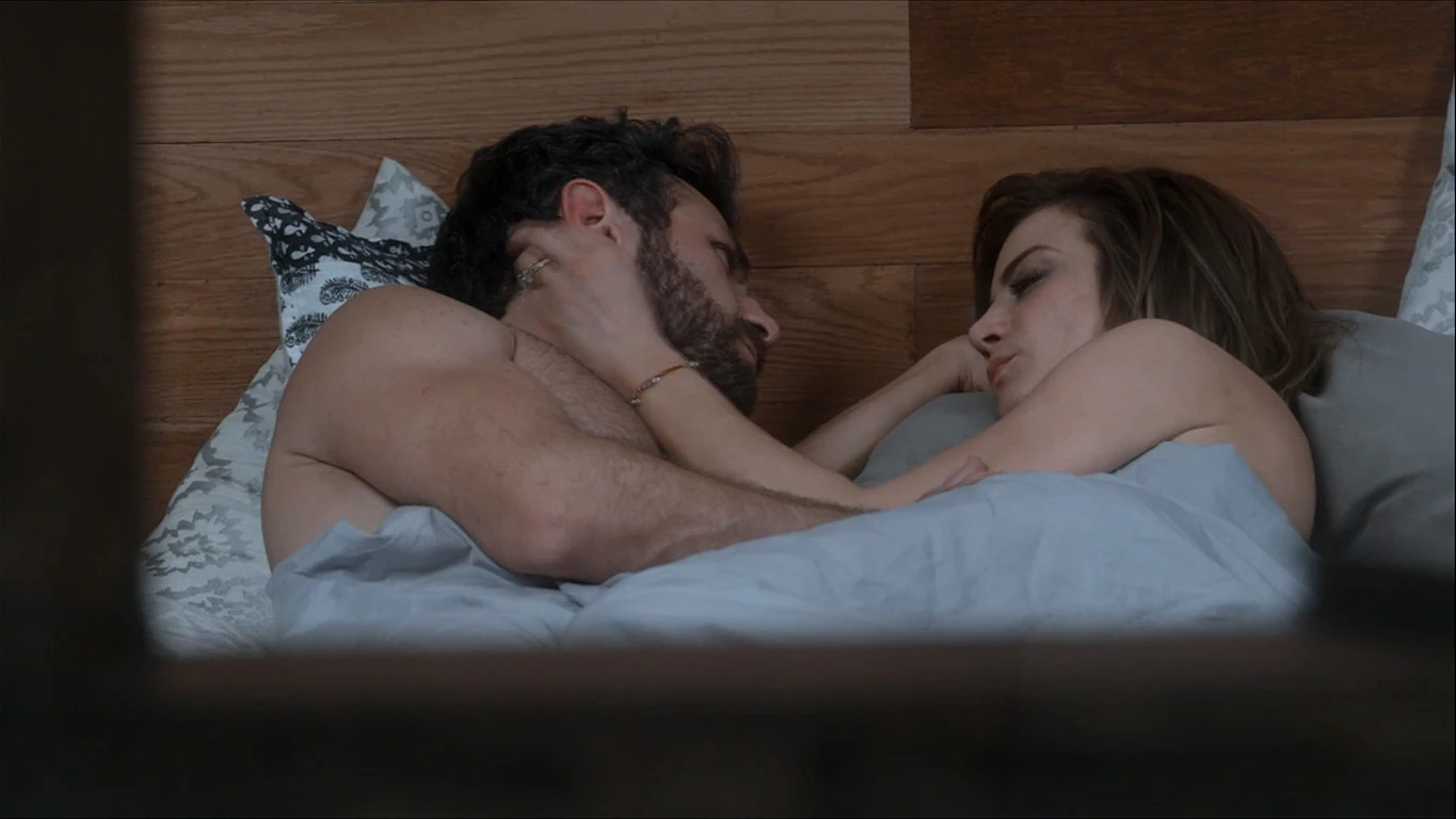Santiago y Raquel en la cama Caer en tentación