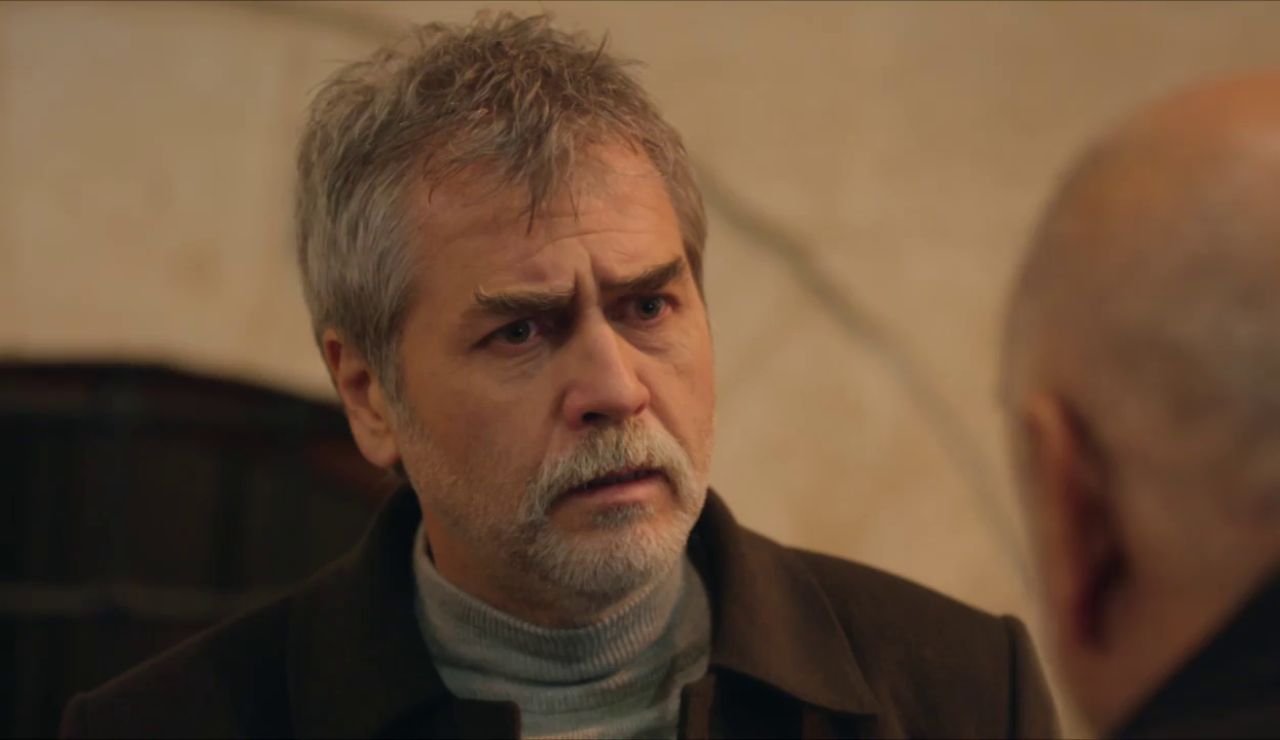 "¿Qué está haciendo Azize aquí?": Hazar pilla a Nasuh hablando con su enemiga