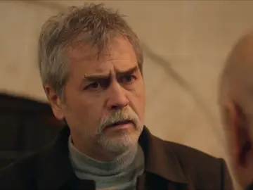 "¿Qué está haciendo Azize aquí?": Hazar pilla a Nasuh hablando con su enemiga "¿Qué está haciendo Azize aquí?": Hazar pilla a Nasuh hablando con su enemiga