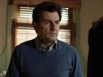 Vincenzo en la comisaría Vincenzo en la comisaría