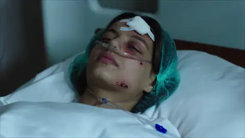 Un terrible accidente deja a Cansu en coma Un terrible accidente deja a Cansu en coma