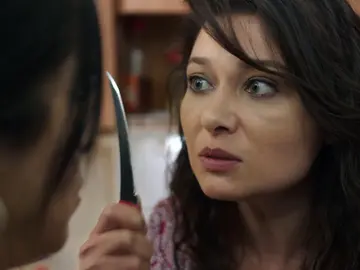 Gulseren y Keriman se enfrentan por Hazal Gulseren y Keriman se enfrentan por Hazal
