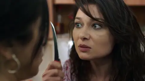 Gulseren y Keriman se enfrentan por Hazal Gulseren y Keriman se enfrentan por Hazal