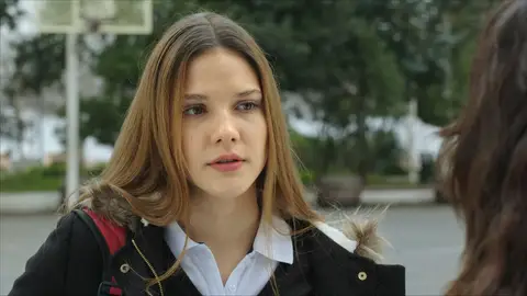 Hazal frente a su madre Paramparça: Vidas cruzadas