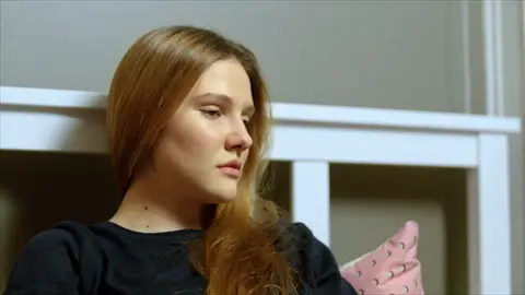 Hazal preocupada Paramparça: Vidas cruzadas