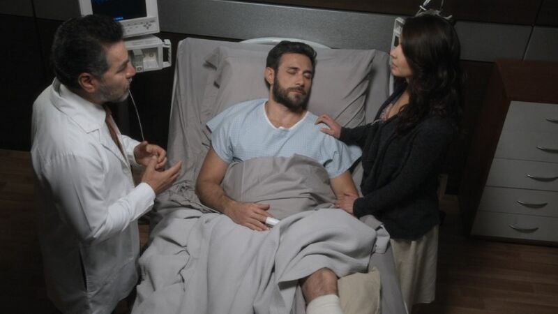 ¿Quién pagó los gastos del accidente laboral de Santiago?