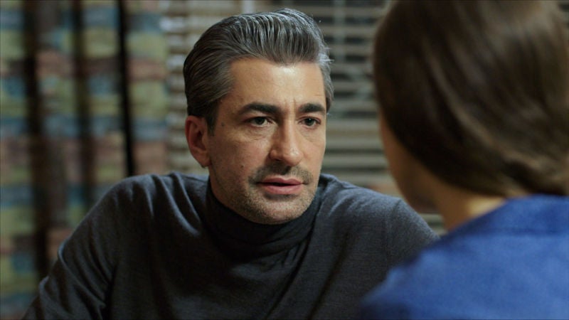 Cihan le pide a su hija Cansu que no vuelva a ver a Oskan