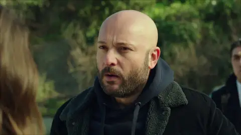 Özkan, preocupado por Hazal: "Quiero saber qué le pasa a mi hija" Özkan, preocupado por Hazal: "Quiero saber qué le pasa a mi hija"