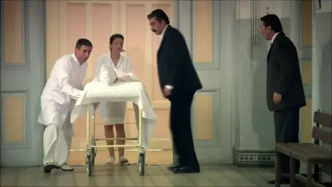 Caroline, en estado grave tras la puñalada de Cemile Caroline, en estado grave tras la puñalada de Cemile