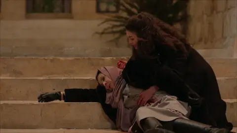 Azize, entre la vida y la muerte tras la puñalada de Dilsah Azize, entre la vida y la muerte tras la puñalada de Dilsah