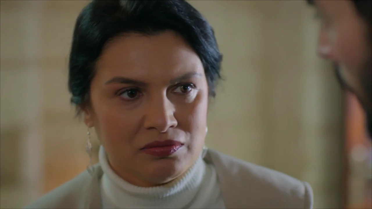Zehra le confiesa la verdad a Miran: "A Azize la apuñaló tu madre" Zehra le confiesa la verdad a Miran: "A Azize la apuñaló tu madre"