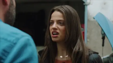 Cansu reniega de Özkan: "No llamaré a nadie mas papá" Cansu reniega de Özkan: "No llamaré a nadie mas papá"