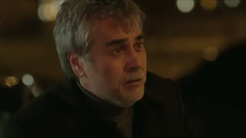 Hazar entra en crisis tras descubrir que Azize es su madre Hazar entra en crisis tras descubrir que Azize es su madre