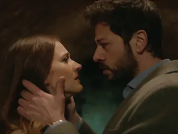"Estoy enamorado de ti": Azat confiesa a Gönül lo que siente "Estoy enamorado de ti": Azat confiesa a Gönül lo que siente
