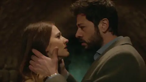 "Estoy enamorado de ti": Azat confiesa a Gönül lo que siente "Estoy enamorado de ti": Azat confiesa a Gönül lo que siente