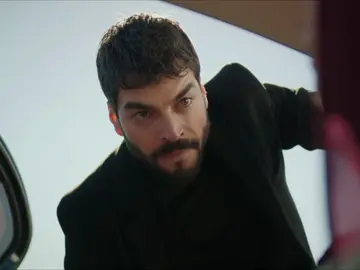 Miran, arrepentido, detiene a Azize: "Vengo a llevarte de vuelta" Miran, arrepentido, detiene a Azize: "Vengo a llevarte de vuelta"