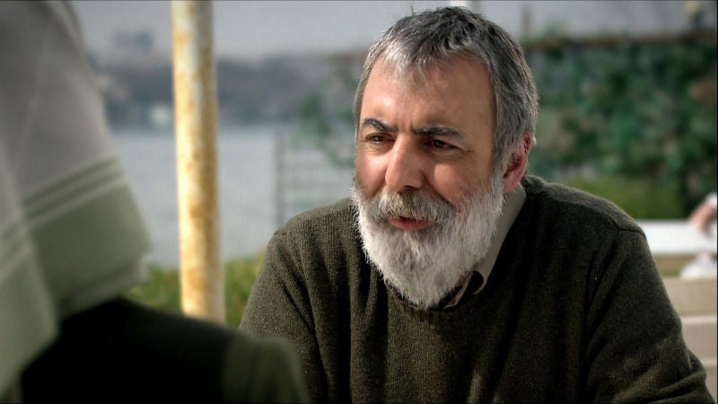 Cemile, sorprendida con la petición de Hikmet