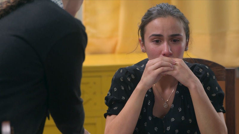 Dafne no quiere saber nada de su difunto padre ni su testamento