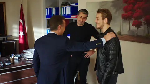 Reencuentro entre Harun y Cihan Paramparça. Vidas cruzadas