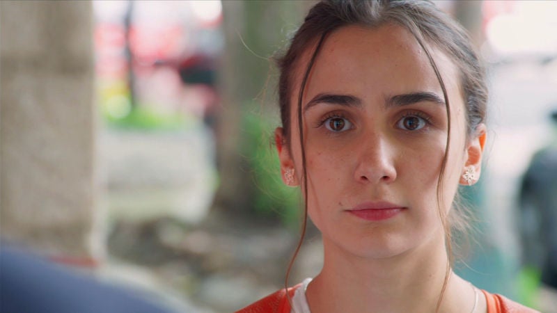 Dafne reclama su derecho a vivir en la casa de su padre