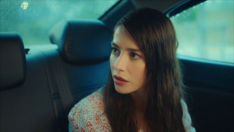 Así se conocerán Ezgi y Özgur este jueves en el estreno de 'El hombre equivocado' en Nova