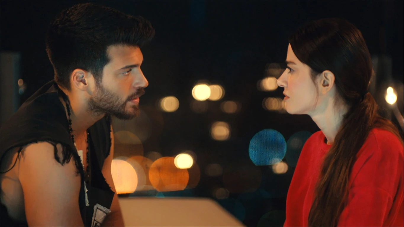 Özgur y Ezgi El hombre equivocado