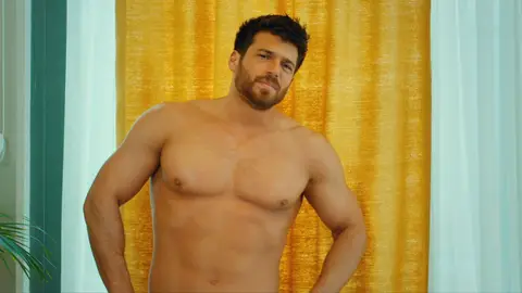 Özgur en apuros El hombre equivocado