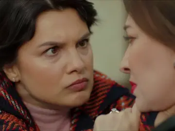 Zehra ataca a Füsun con un cuchillo: "Intentaste matar a Reyyan" Zehra ataca a Füsun con un cuchillo: "Intentaste matar a Reyyan"
