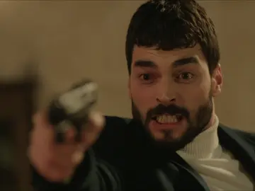 "Eres la asesina de mi hijo": Miran se enfrenta a Füsun Aslanbey "Eres la asesina de mi hijo": Miran se enfrenta a Füsun Aslanbey