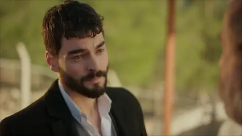 Miran logra encontrar al médico que puede salvar a Reyyan Miran logra encontrar al médico que puede salvar a Reyyan